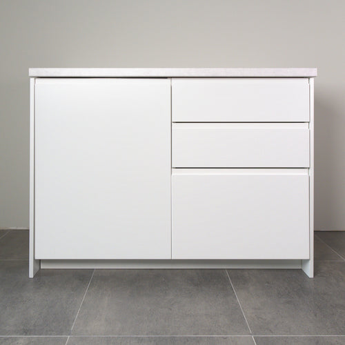 Kitchen cabinet with Milled Handle fronts in white lacquer, a door and three drawers, front view