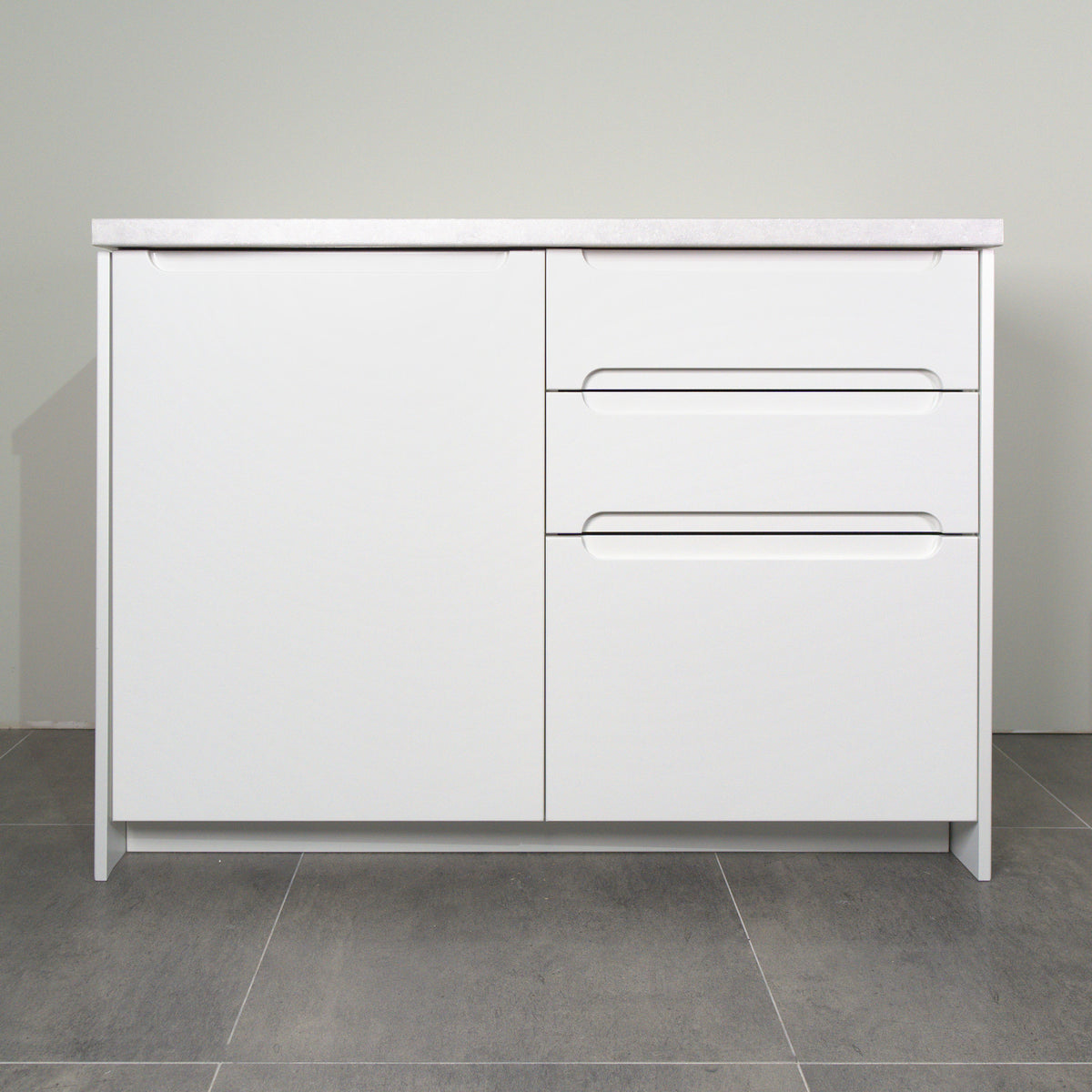 Kitchen cabinet with Grip fronts in white lacquer, a door and three drawers with handle pockets, front view
