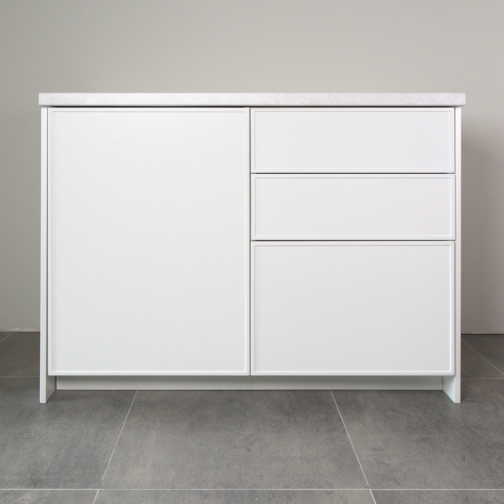 Kitchen cabinet with Linea fronts in white lacquer, a door and three drawers, front view