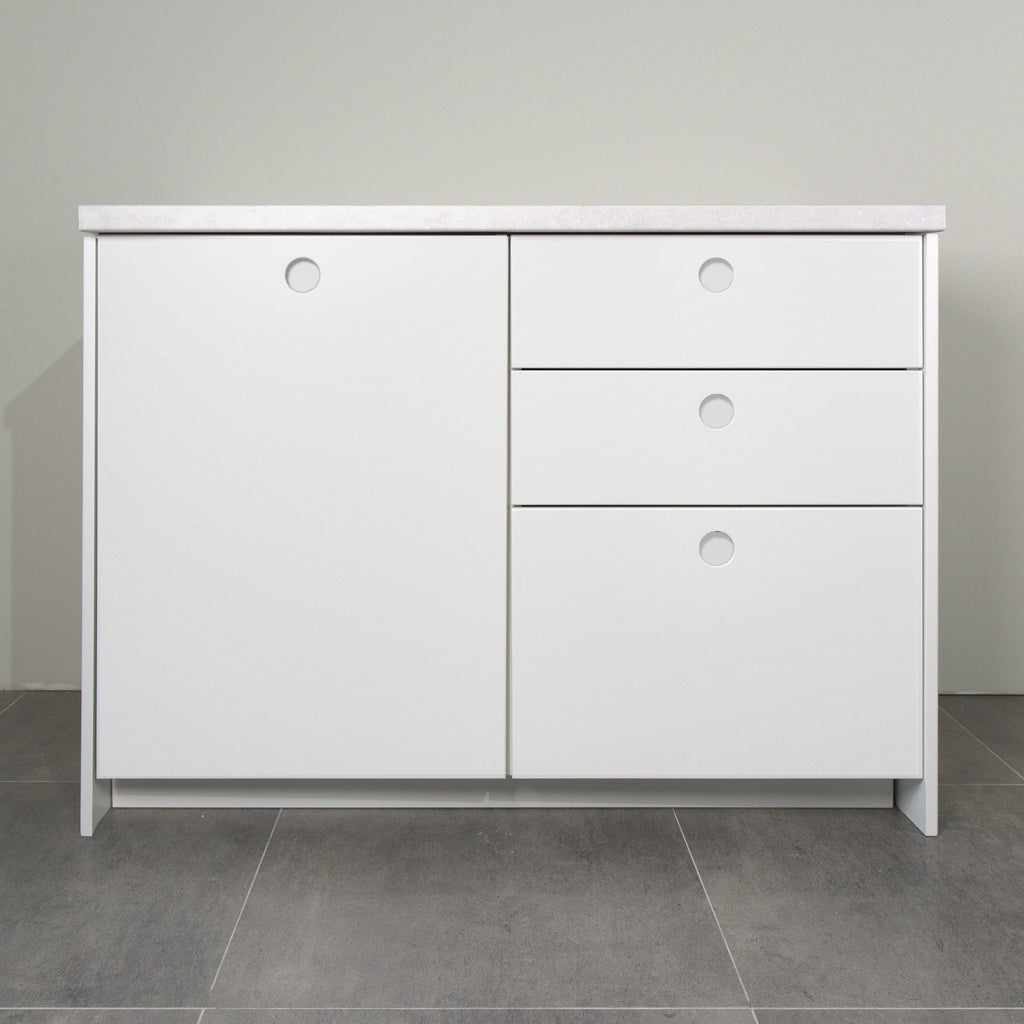 Kitchen cabinet with Round fronts in white lacquer, a door and three drawers with round handles, front view