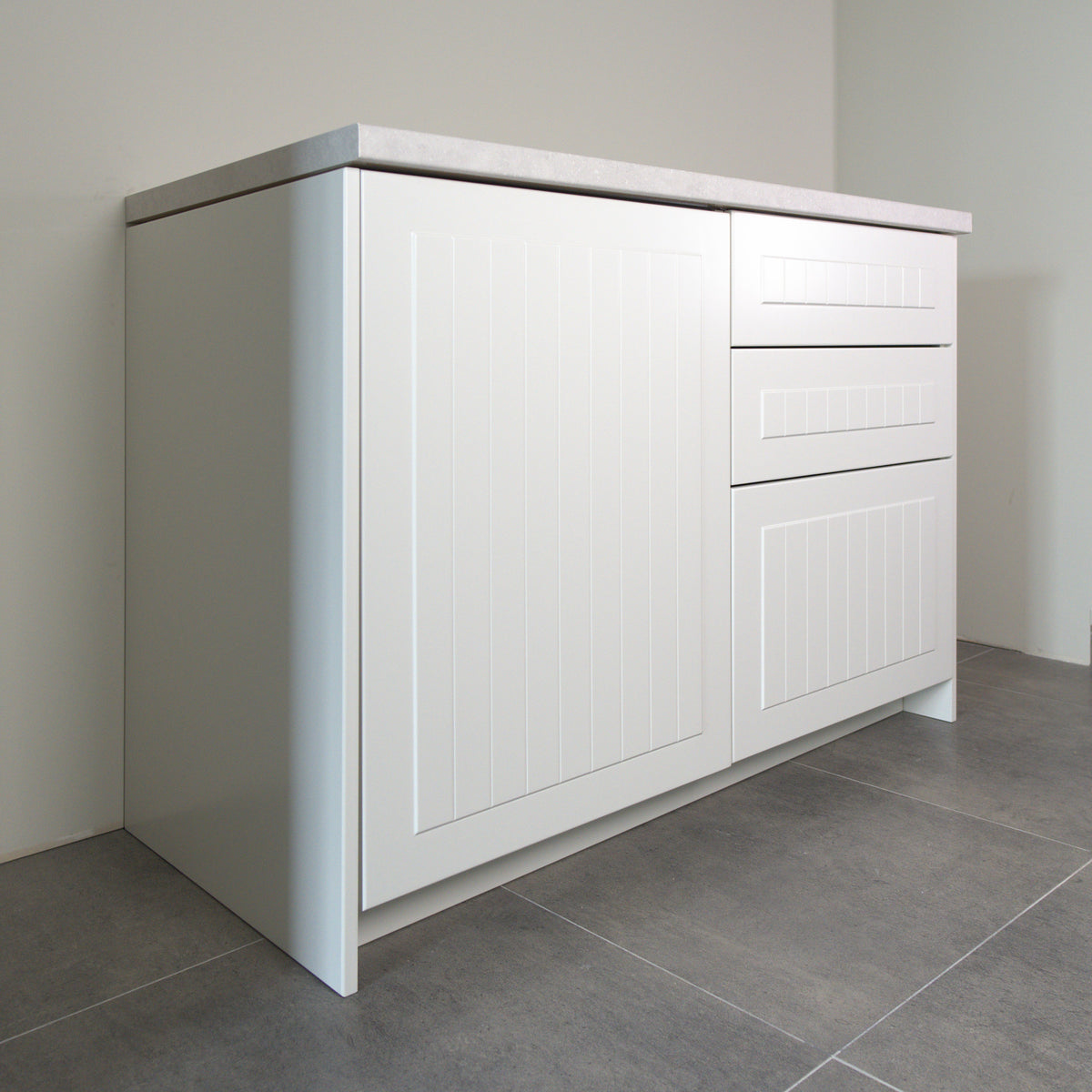 Hampton fronts in white lacquer on a kitchen cabinet, angled view from the left