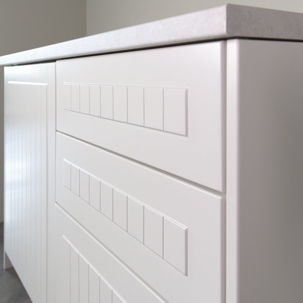 Drawers with Hampton fronts in white lacquer, angled view from the right