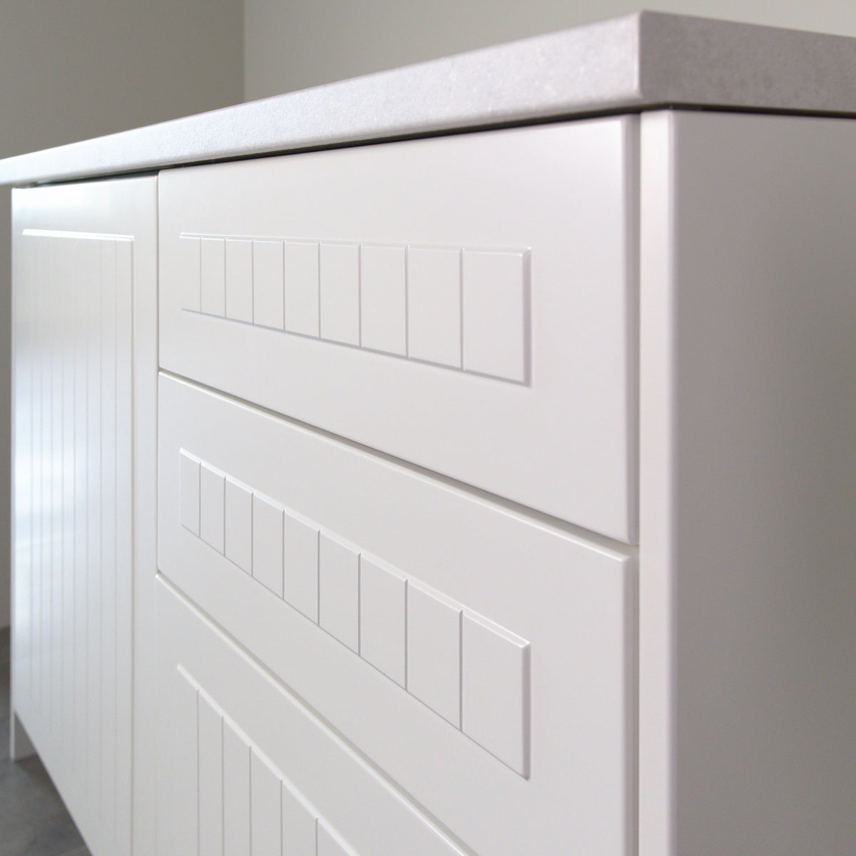Drawers with Hampton fronts in white lacquer, angled view from the right