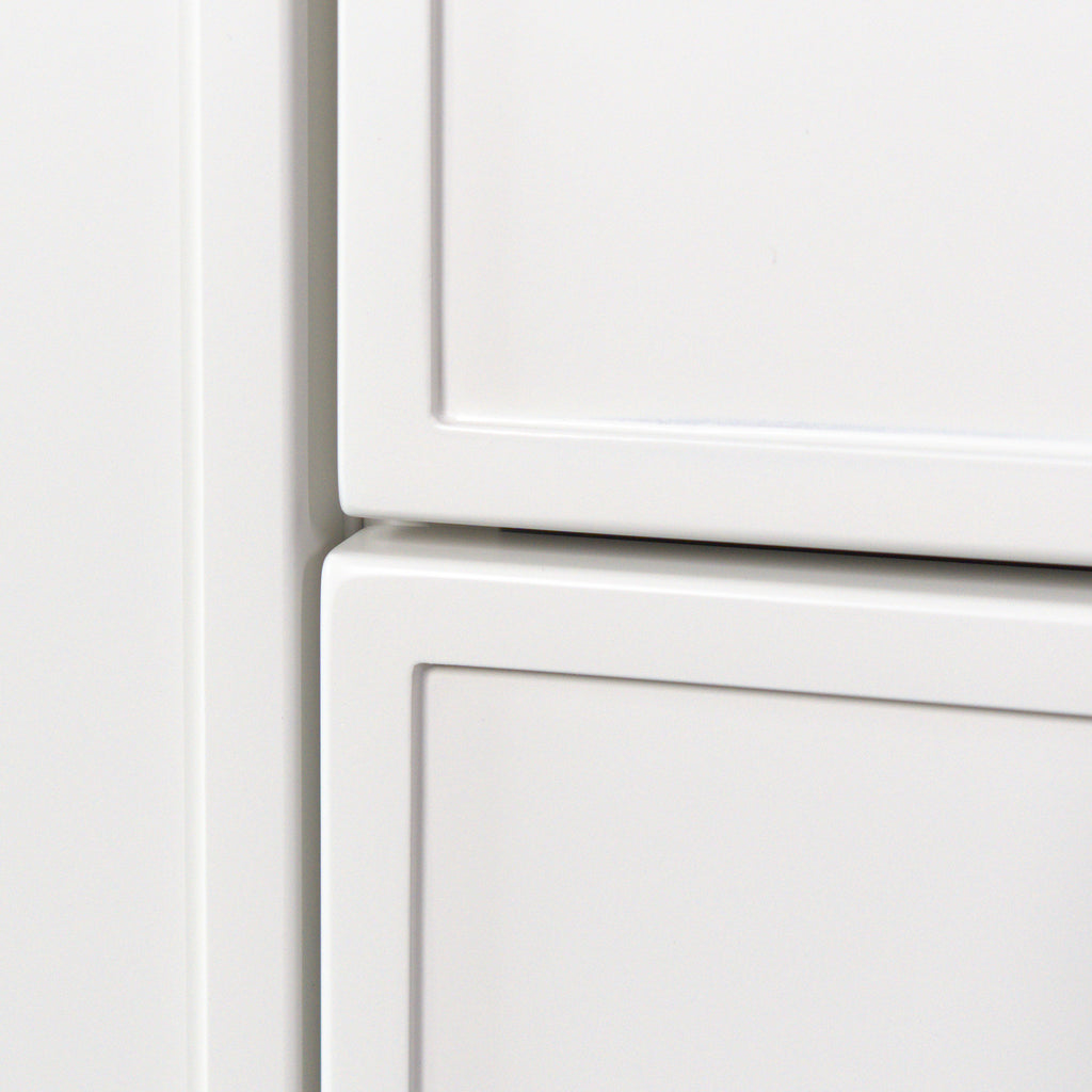 12 mm frame with a step along the edge of Linea fronts, close up, white lacquer