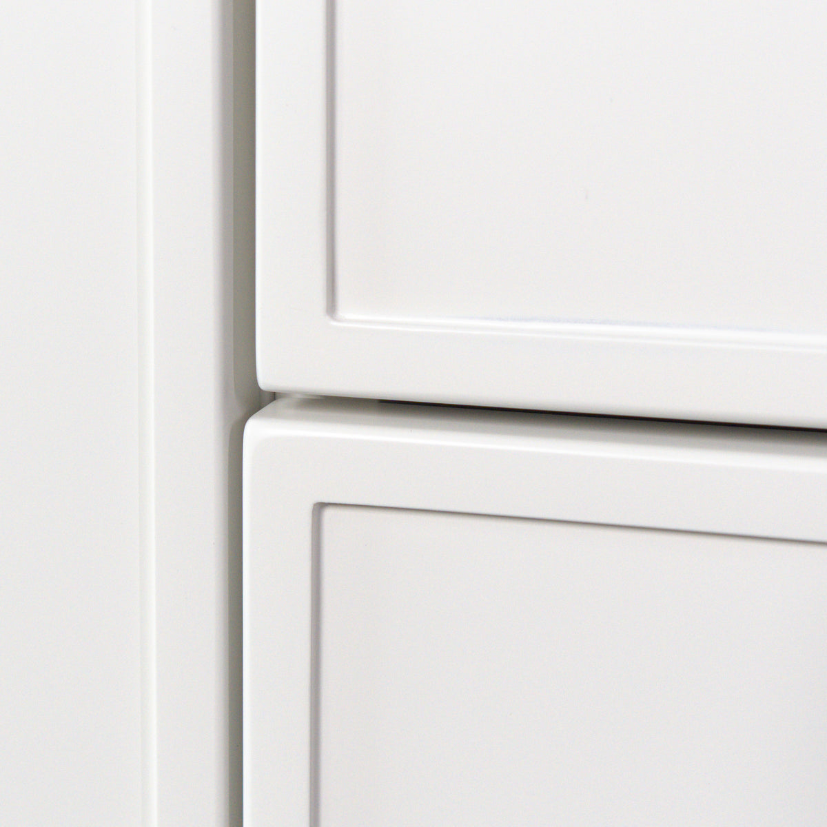 12 mm frame with a step along the edge of Linea fronts, close up, white lacquer