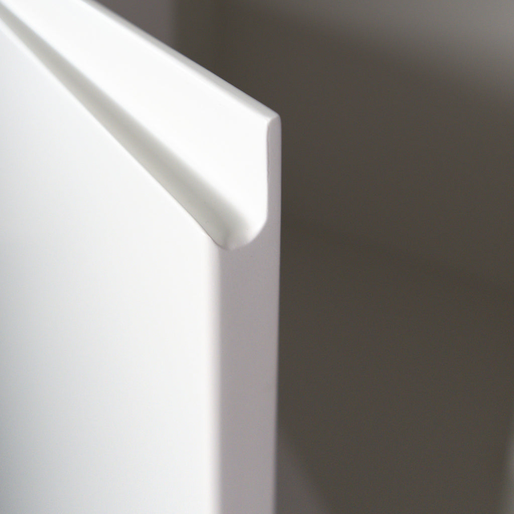 Handle undercut profile on the edge of a Milled Handle front, white lacquer close up