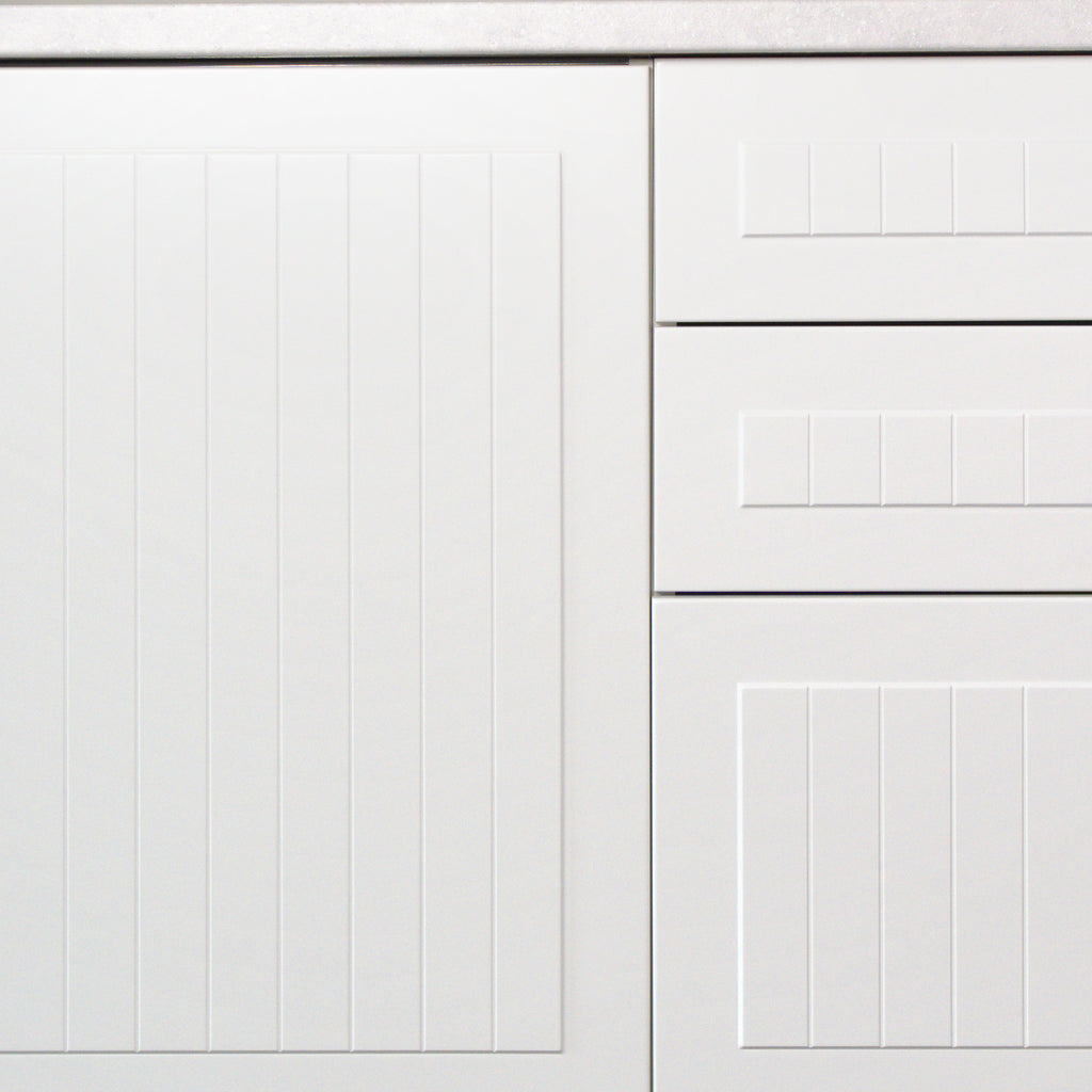Hampton fronts close-up, vertical panel grooves and even gaps between the fronts