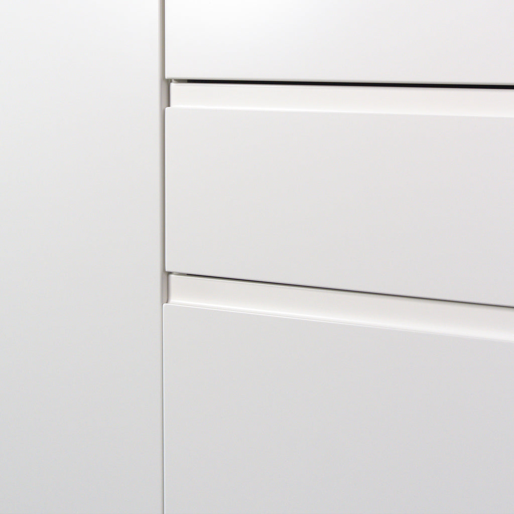 Handle undercut across the full drawer width, Milled Handle fronts in white lacquer close up