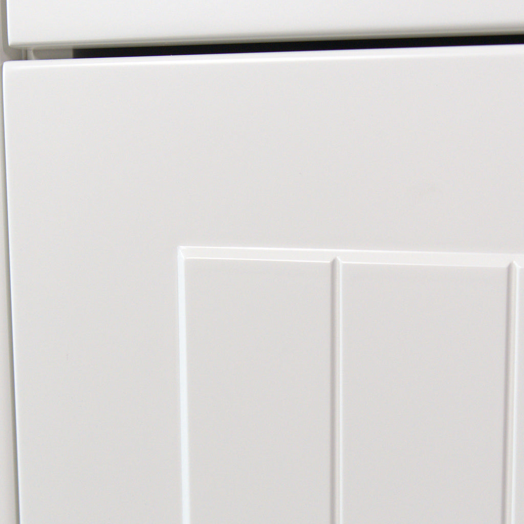 Hampton front frame profile, transition from the frame to the grooved panel, white lacquer