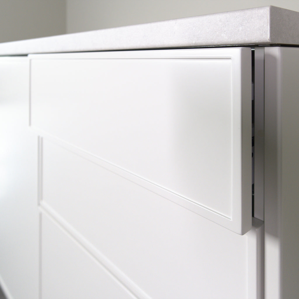 Pulled out drawer with a Linea front, showing the 19 mm front edge and the frame, white lacquer