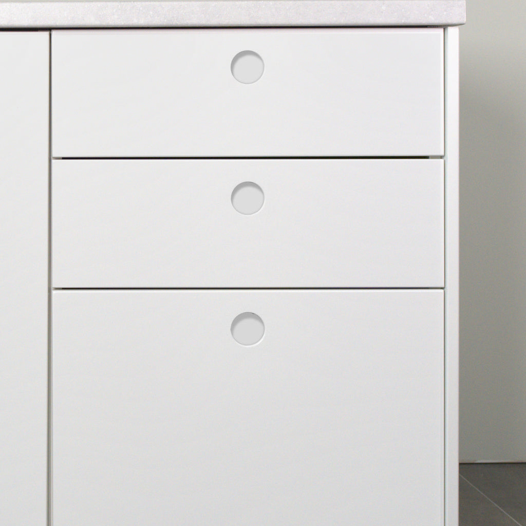 Gaps between drawers and door with Round fronts, detail