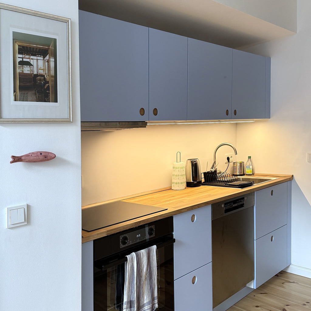 IKEA METOD wall and base cabinets with Round Oak fronts in NCS S 0530-R80B and under-cabinet lighting